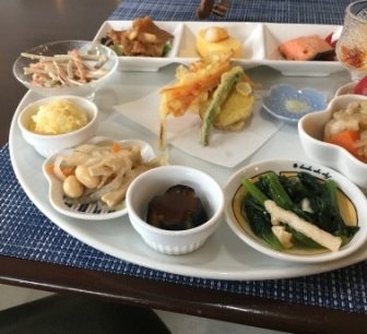 日替わりおかずプレートランチ