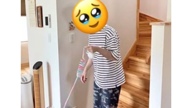紐を持つ男性
