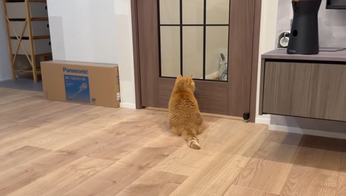 扉の前へ