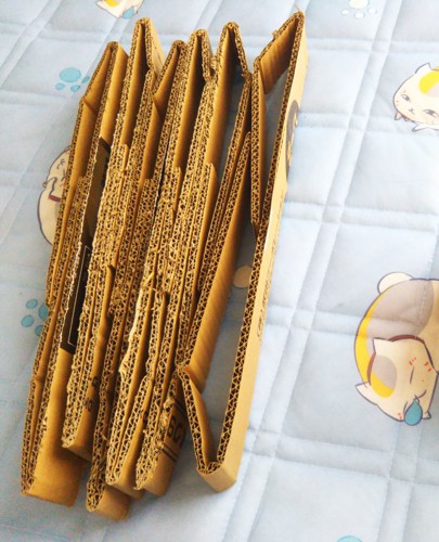 切った段ボール