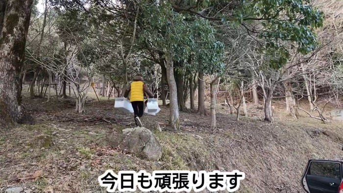 捕獲器を運ぶ人