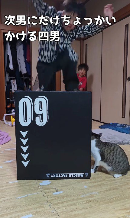 ジャンプトレーニングをする男の子