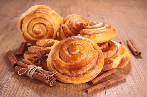 シナモンロールとシナモン