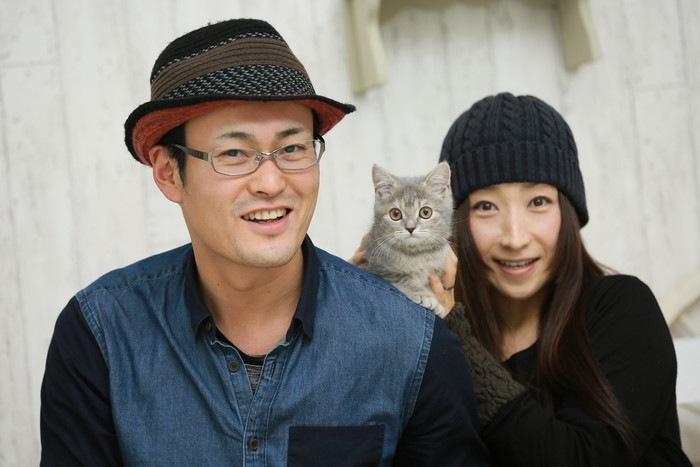 猫と男女