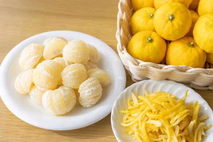 柚子の果肉と細切りにした皮