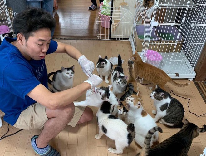 ボランティア活動をするサンシャイン池崎