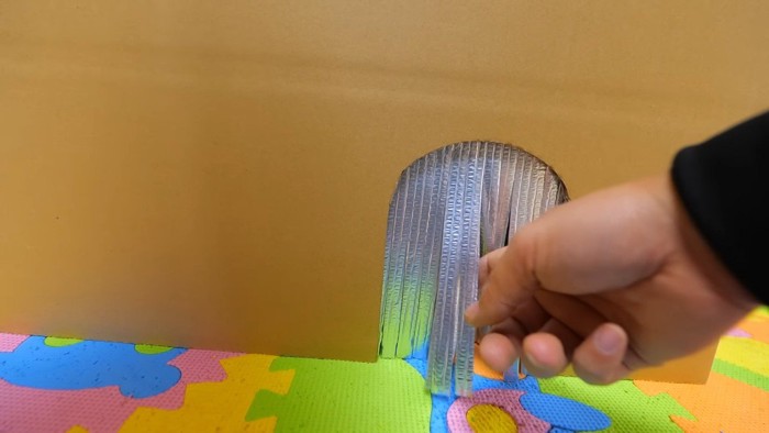 銀色の断熱材の入り口