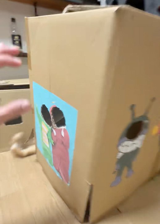 埋もれる猫