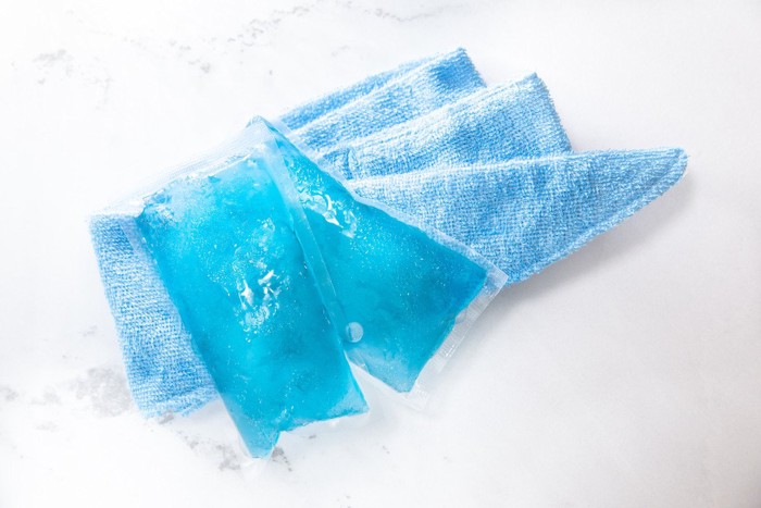 保冷剤とタオル