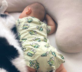 お昼寝中の赤ちゃん