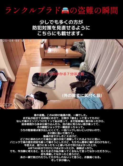 リビングで過ごす女性