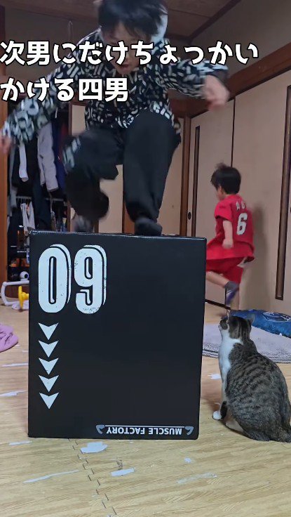 ジャンプトレーニングをする男の子