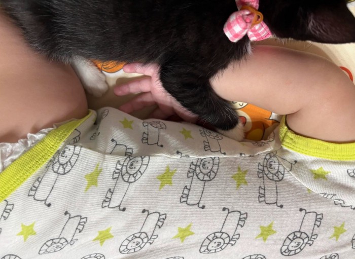 手に絡み付いている