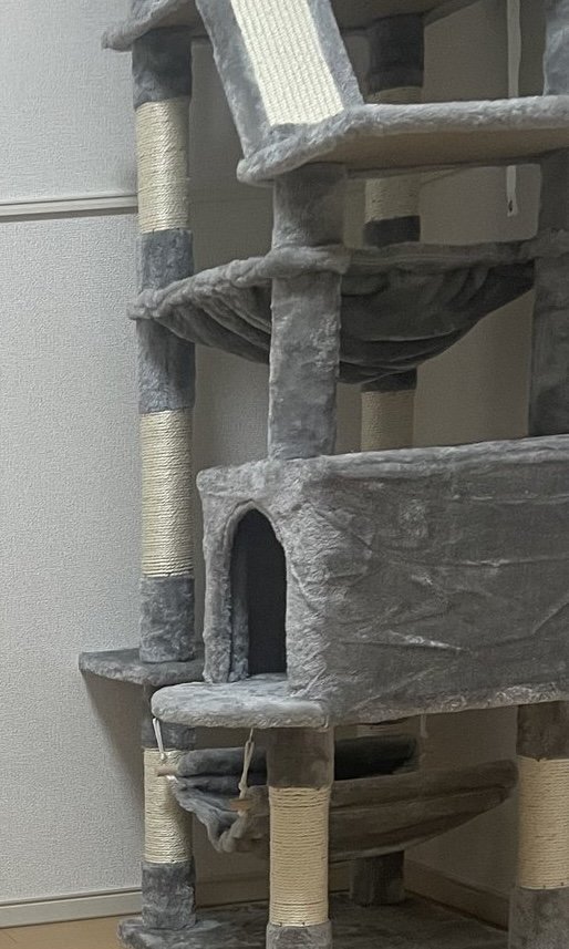 新品のキャットタワー