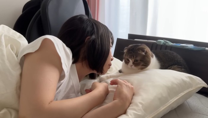 枕の上に上半身