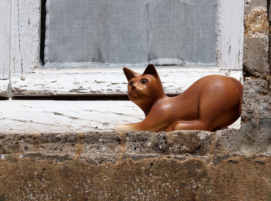 テラコッタ製の猫像