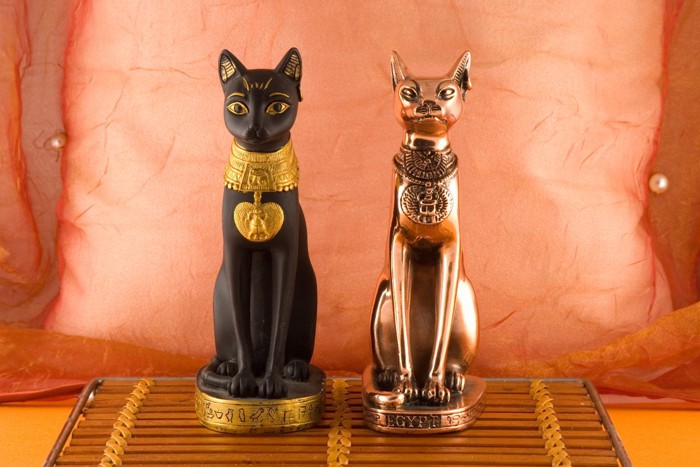 猫の像
