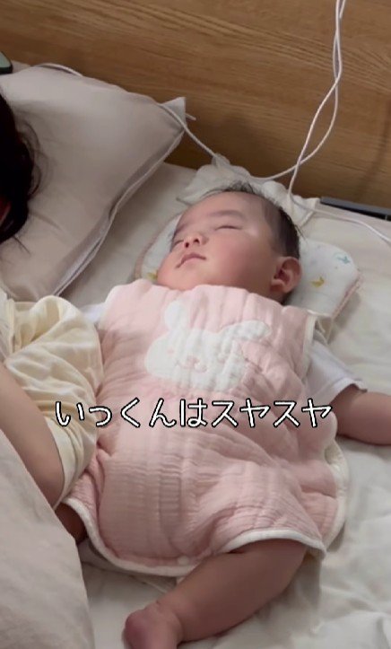 眠る赤ちゃん