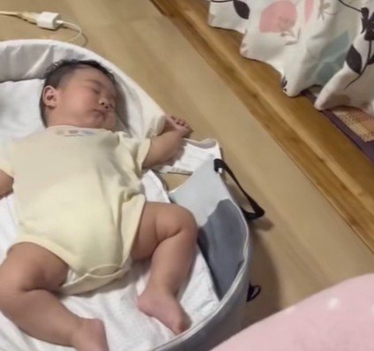 すやすや眠る赤ちゃん