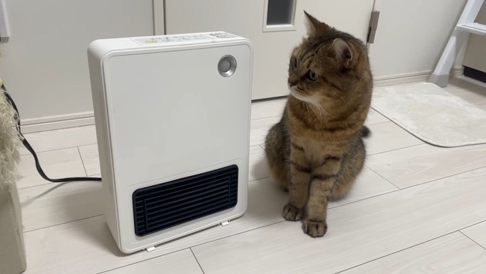 ヒーターの隣に