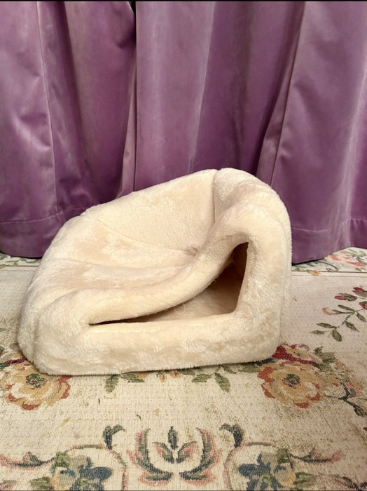 ぺっちゃんこの猫ベッド