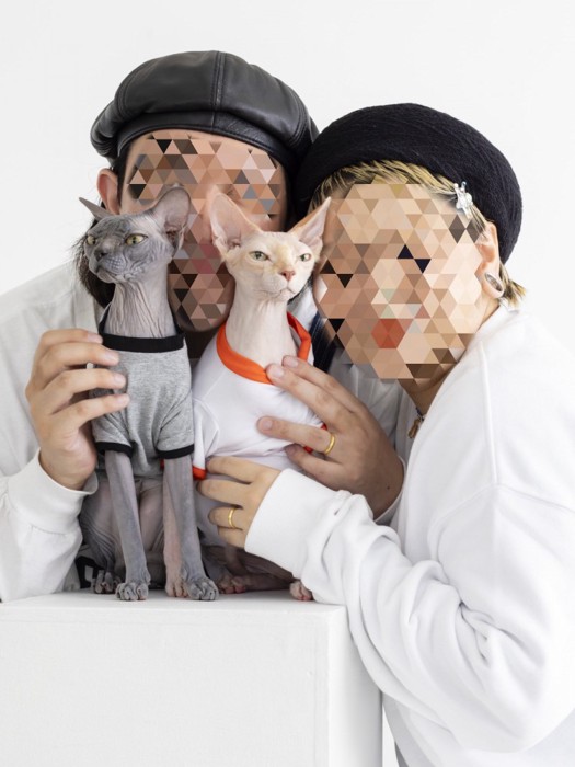 猫との家族写真