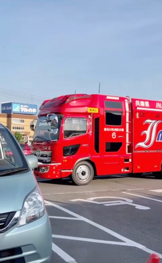 帰路につく消防隊