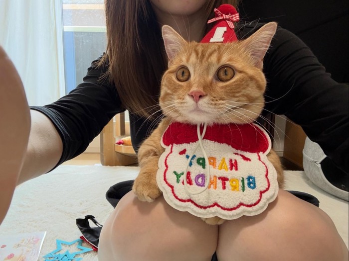 おしゃれをしているいずくん