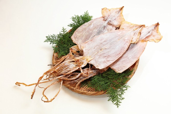 ざるに盛ったするめ