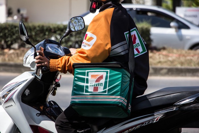 セブンイレブンの配達バイク