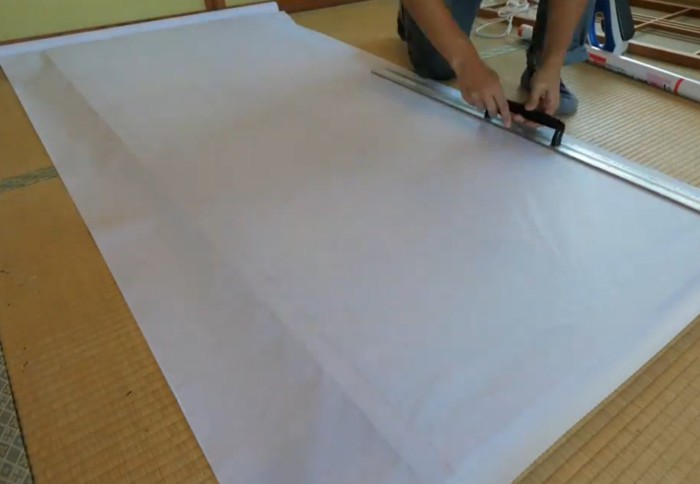 障子の貼り替え作業