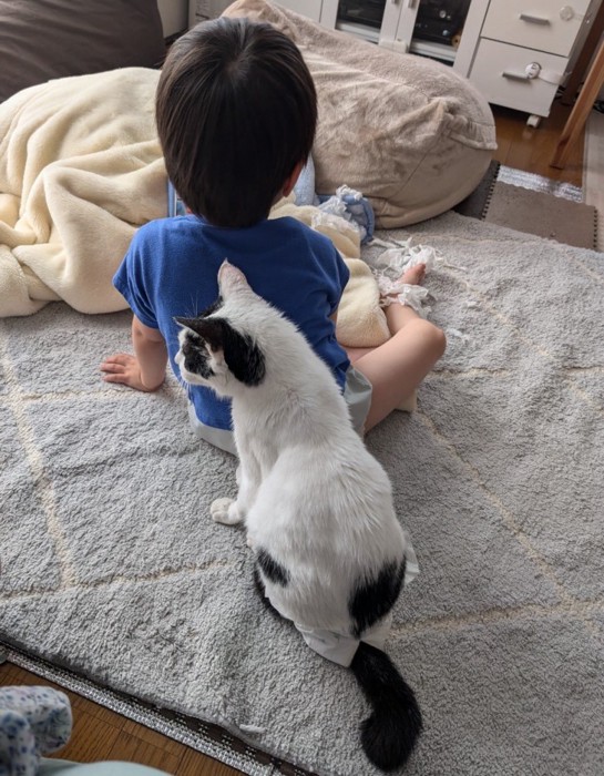 子どもに寄り添うモナちゃん