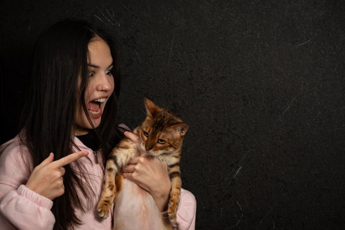 猫に起こる女性