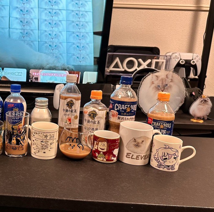 テーブルに並べられたミルクティー