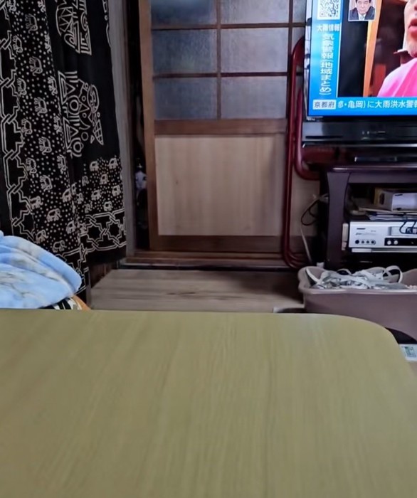 少しだけ開いた扉