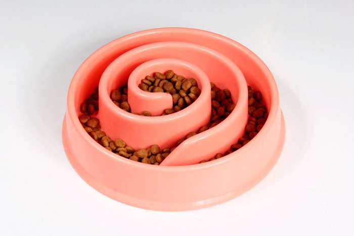 凹凸のあるペット用の食器