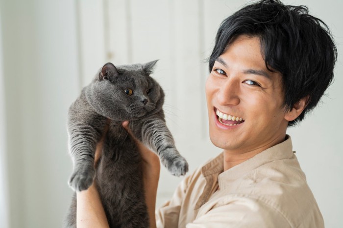 脇だけで抱っこ