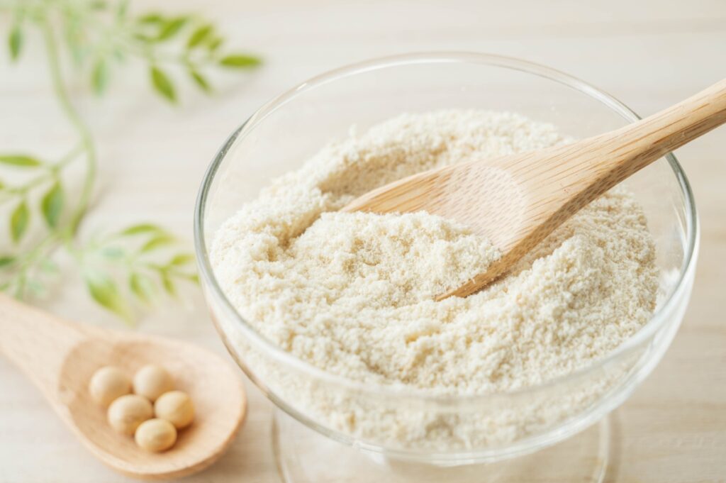 【獣医師監修】犬はおからを食べても大丈夫？与え方と栄養素、カロリーの注意点を解説