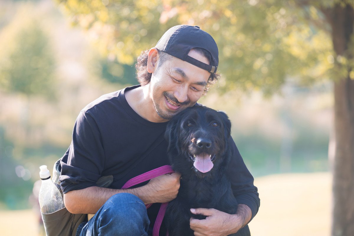 犬は『飼い主に似る』と言われるのはなぜ？科学的根拠はあるの？見た目や性格が形成される要因とは