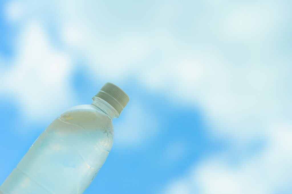 犬はポカリスエットを飲んでも大丈夫？正しい薄め方と与える量、注意点を解説