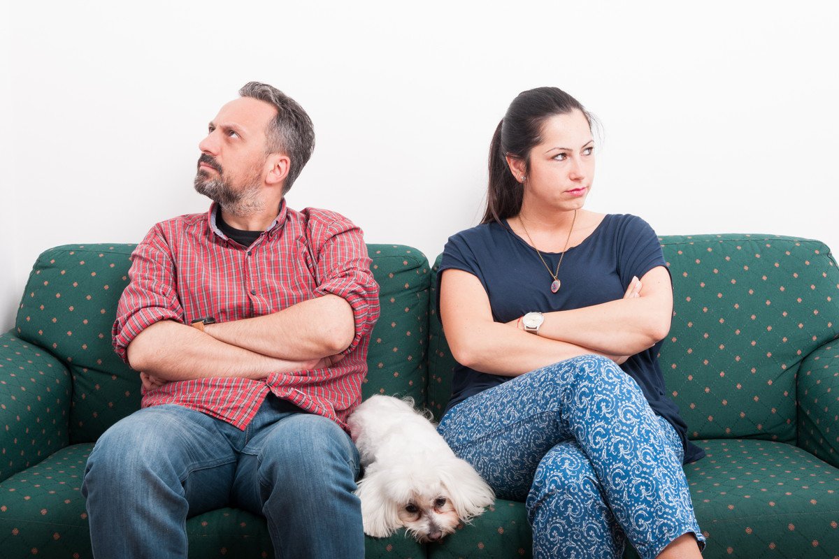犬が『不安』だと感じること4選　精神的に不安定なときにみせる仕草や行動とは？