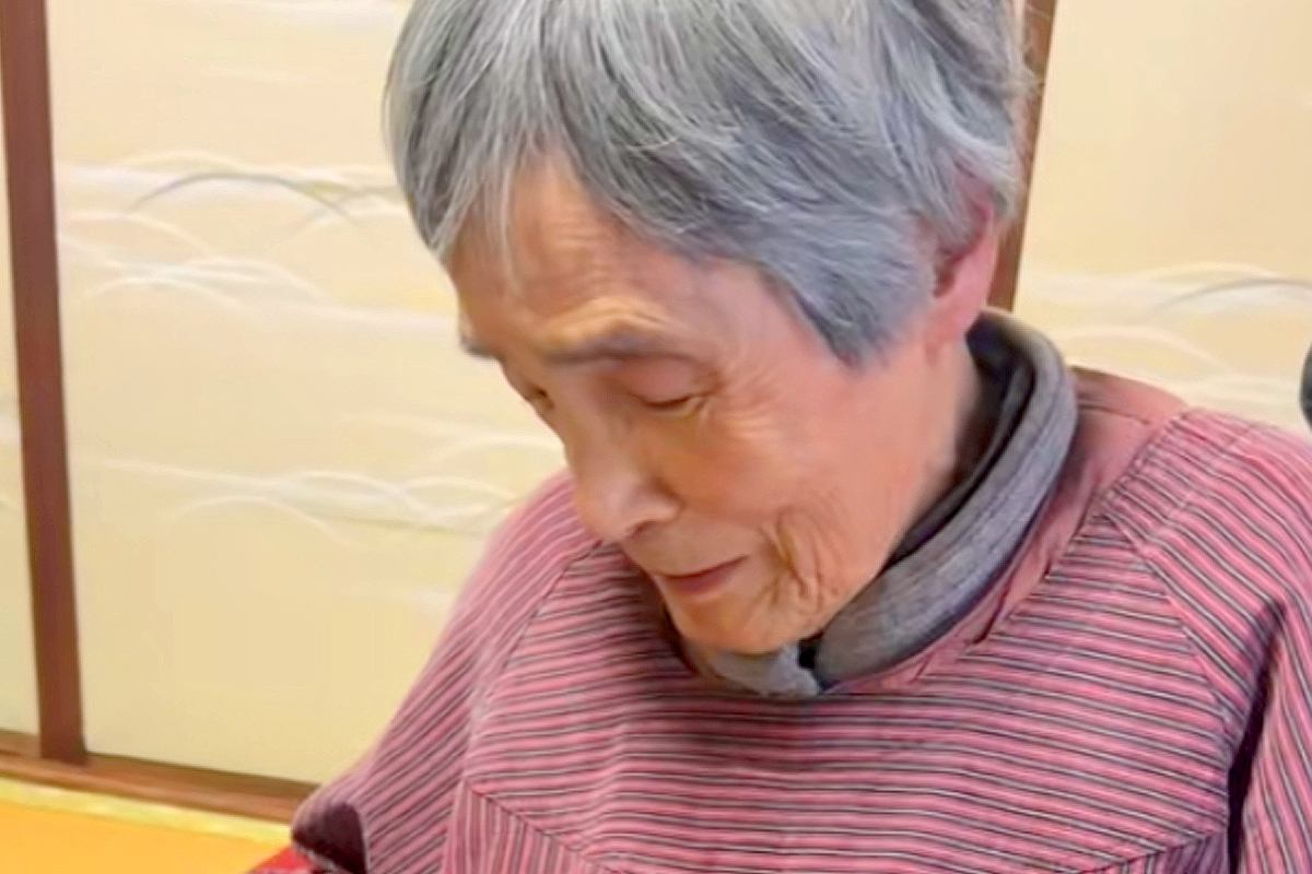 歳の差89歳『おばあちゃんと赤ちゃん犬』の初対面→とんでもなく尊い『ふたりのやり取り』に反響　いつまでも見ていたい光景に思わずほっこり