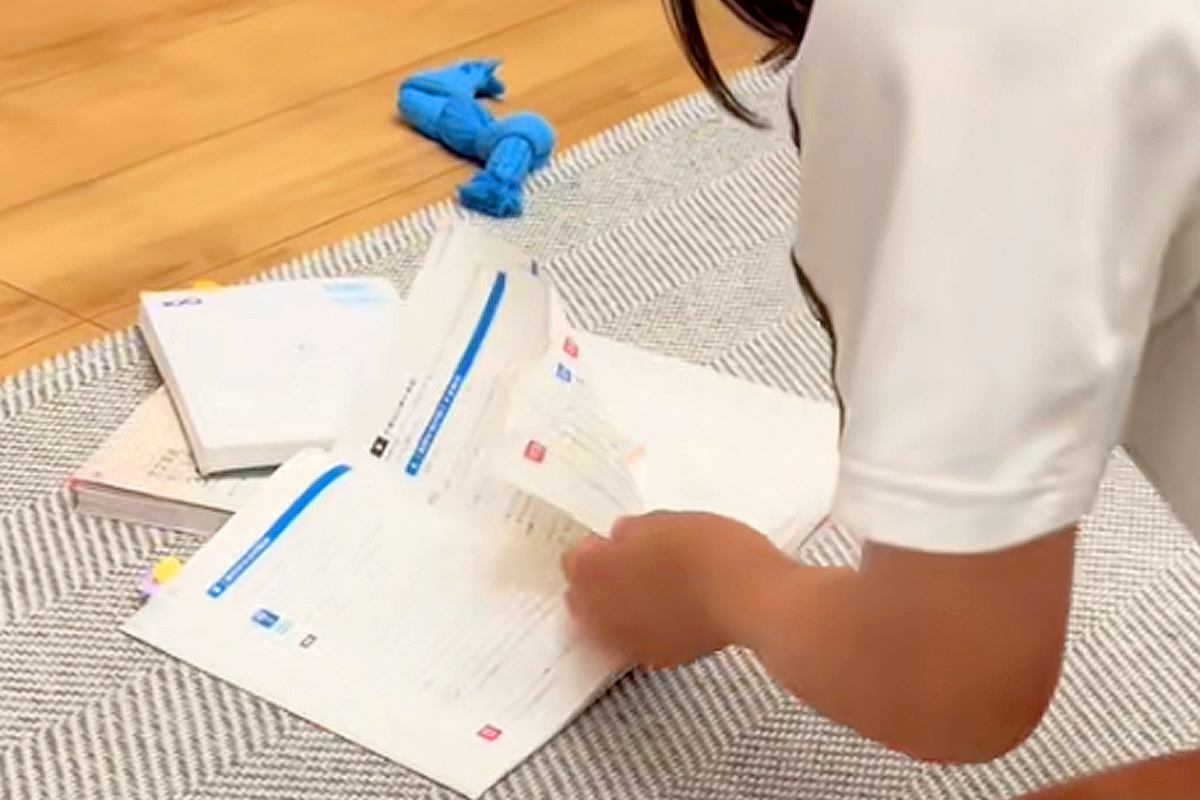 テストを翌日に控えた女の子→なぜか教科書がボロボロになっていて…バレバレ過ぎる『犯人の正体』が32万再生「おもろすぎて無理」「可愛いｗ」