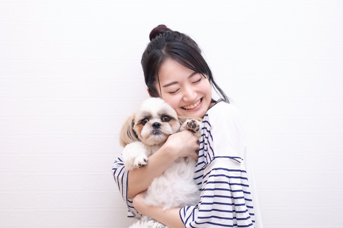 犬への『過度なスキンシップ』が招く悪影響3つ　ストレスを与えないための触れ合い方まで解説
