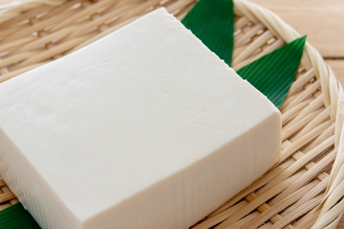 犬に『豆腐』を与えても問題ないの？食べさせる際の注意点や必要な栄養素まで