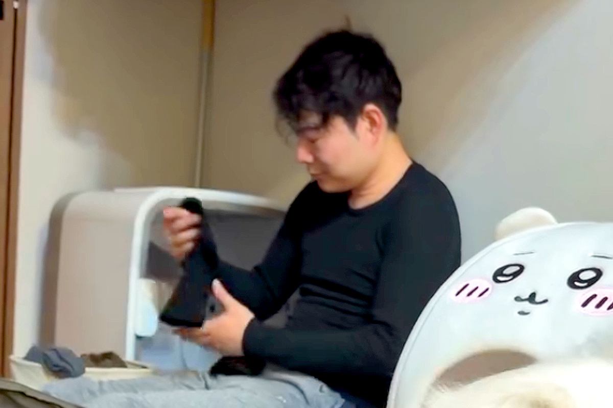 出張の準備をすると、毎回『靴下とパンツ』を忘れてしまう男性→『まさかの原因』がとんでもなく愛おしいと話題「面白すぎ」「連れていきたい」