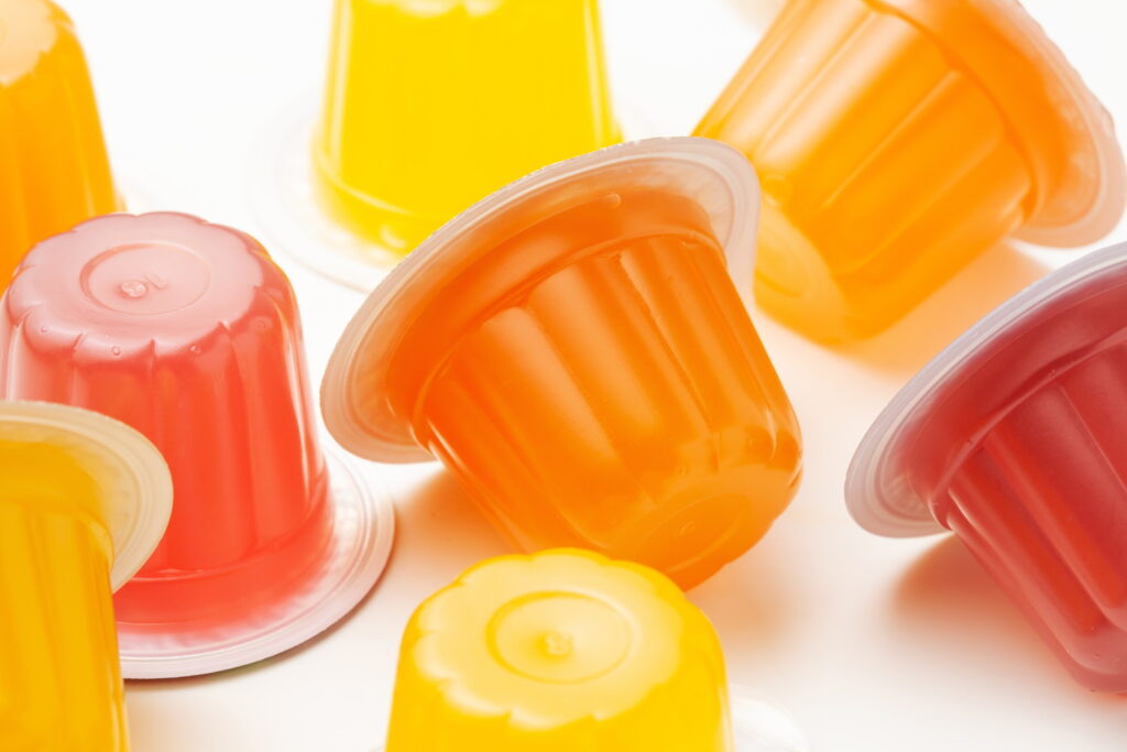 犬にゼリーを与えても大丈夫？人間用の危険性と安全な与え方、手作りレシピまで