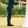 結婚式のデータが届…