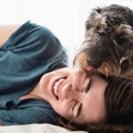 犬が飼い主を『ペロ…