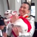 結婚式で『犬に指輪…